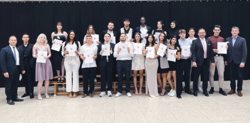 BG Abschluss Bild 4.jpg