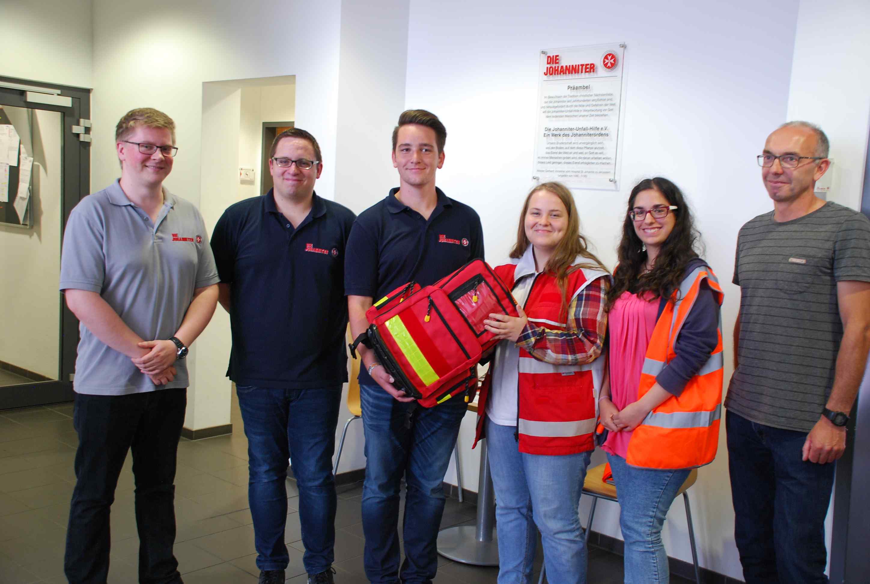 Übergabe Materialtasche Johanniter02